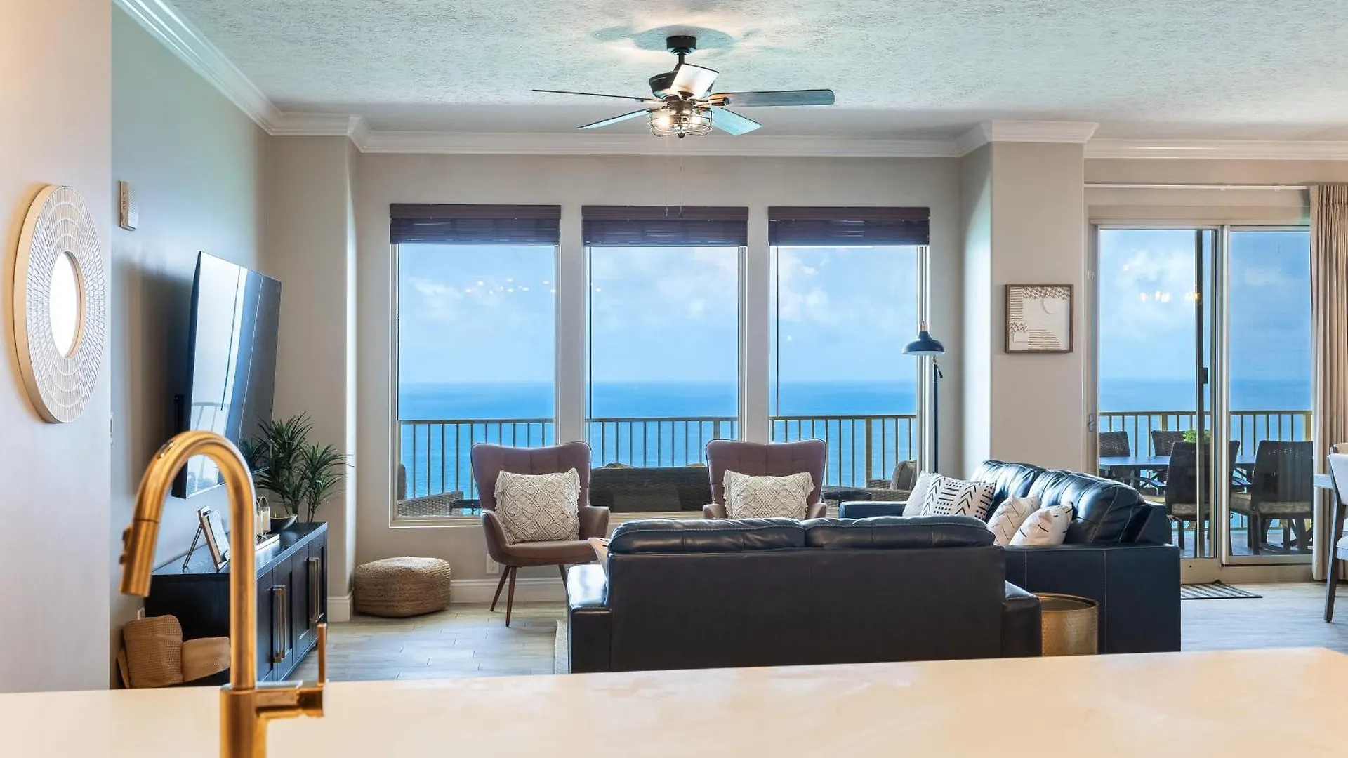 Holiday home Newly Renovated Luxury Ocean Front Condo! Top Floor Condo With Penthouse Ocean Views! Panama City Beach