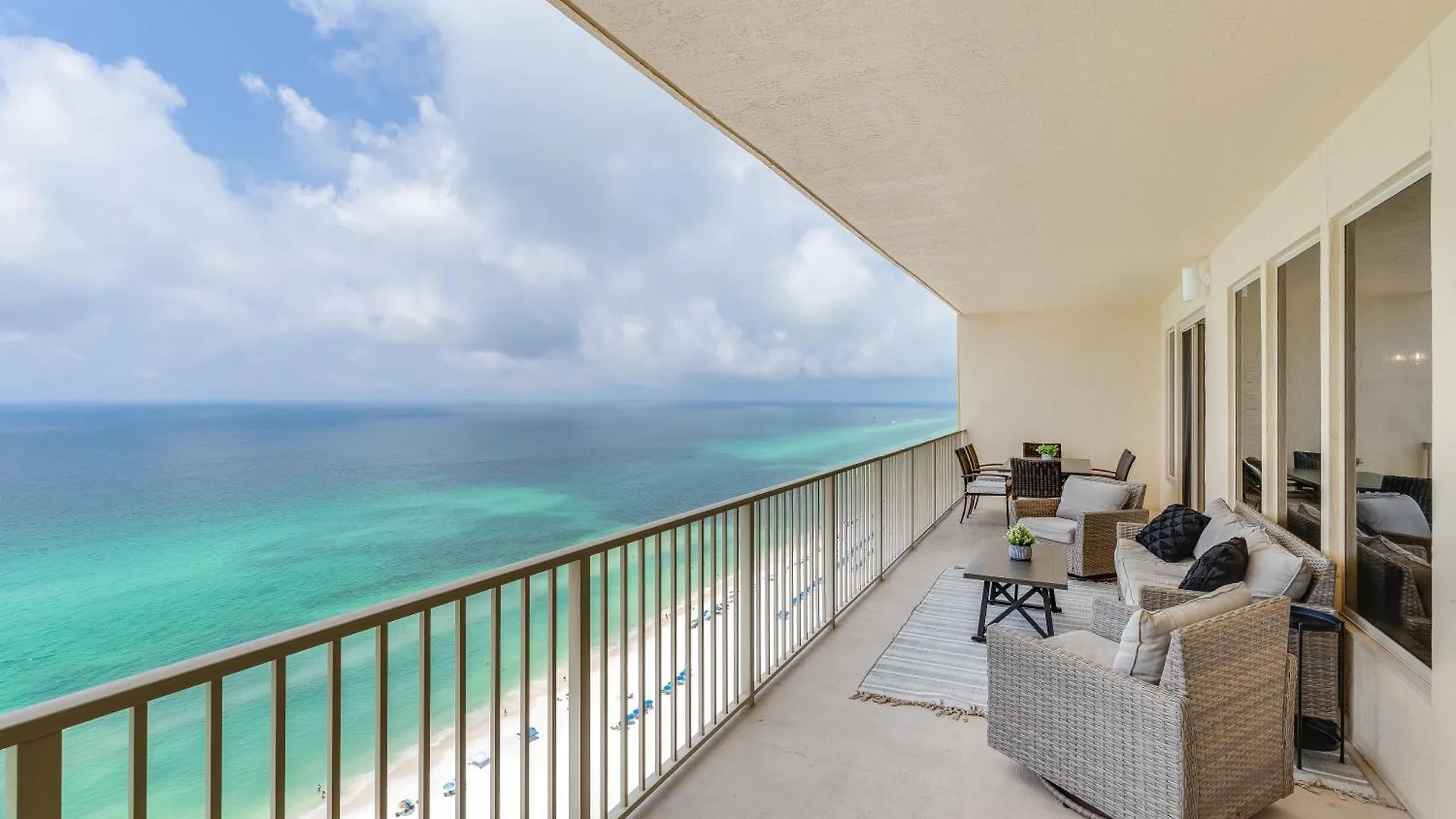 Holiday home Newly Renovated Luxury Ocean Front Condo! Top Floor Condo With Penthouse Ocean Views! Panama City Beach