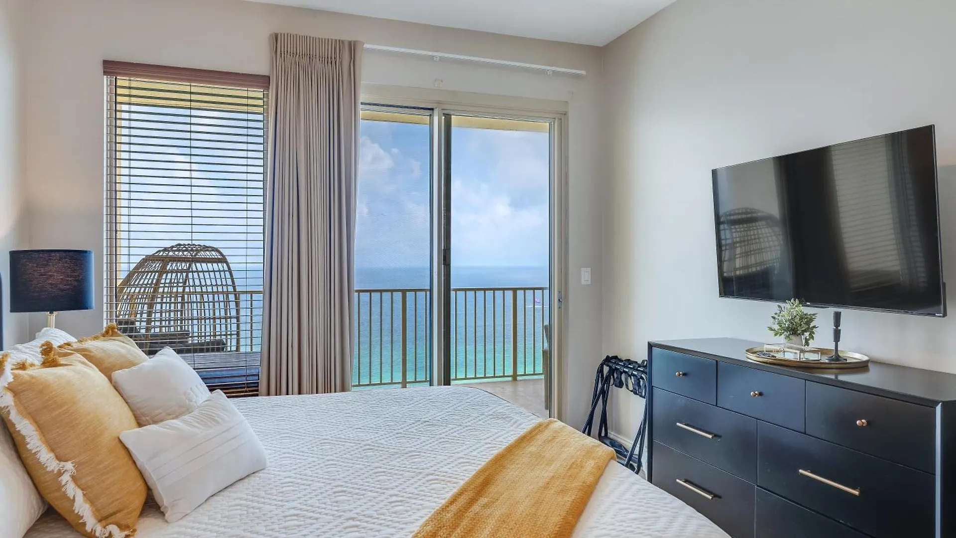 Newly Renovated Luxury Ocean Front Condo! Top Floor Condo With Penthouse Ocean Views! Panama City Beach 0*,